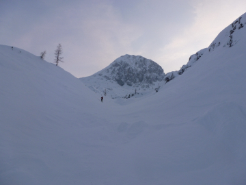 kurz vor der Hütte, im Hintergrund der Fritzerkogel