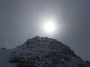 heftiger Schneeschauer bei Sonnenschein