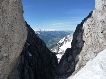 Blick durchs Törl auf die Südseite des Kaisers