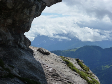 Blick zum wolkenumhüllten Kaiser