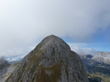 die Abstiegsbegleitung wartet schon am Hochkarfelderkopf