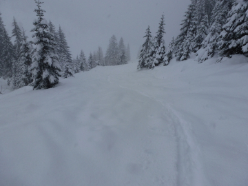 Spurarbeit im tiefer werdenden Neuschnee