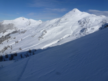 Blick zurück, rechts die Sonnspitze, links der Große Gebra