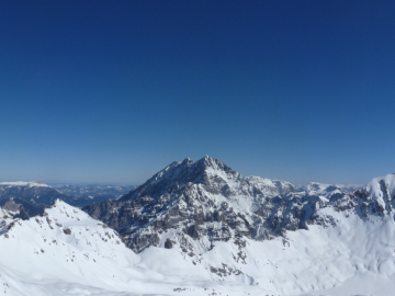 Panorama mit Hochkalterstock links, Watzmannstock in der Mitte und dem Großen Hundstod rechts
