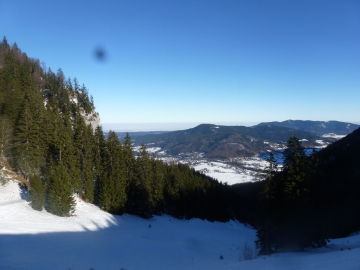 Talblick mit Nebelsuppe am Horizont