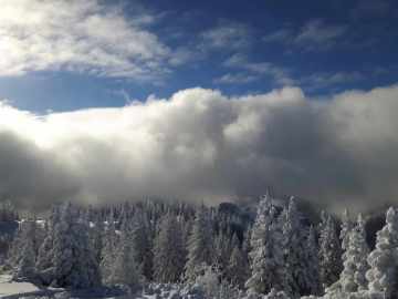 hinter uns die Wolkenwand