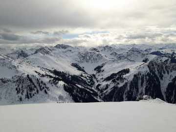 Blick gen Süden in den Auracher Graben und darüber hinaus