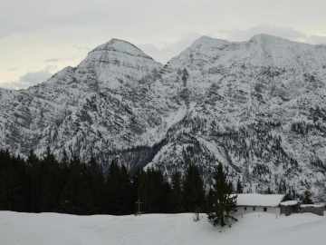 Bergwachthütte mit Sonntagshorn und Reiffelbergen