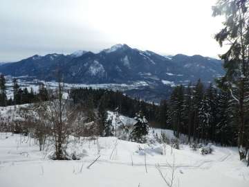 ruhiger, einsamer Zustieg über dem Achental