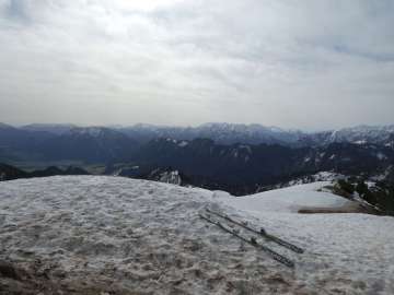 allein am Gipfel