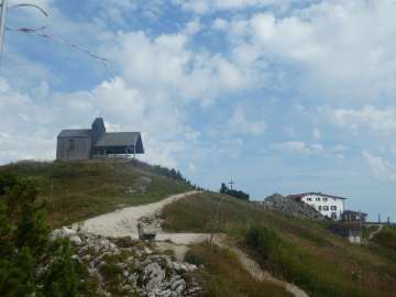 Gipefelkapelle, Gipfelkreuz, Gipfelhaus