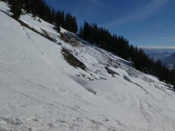 furchteinflößende, mannshohe Anrisse
