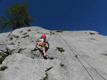 erste Kletterversuche