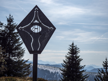 das vermutlich hässlichste Gipfelkreuz des Chiemgaus: Karkopf