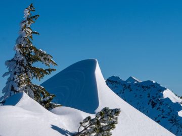 am Grat, ganz hinten das Sonntagshorn